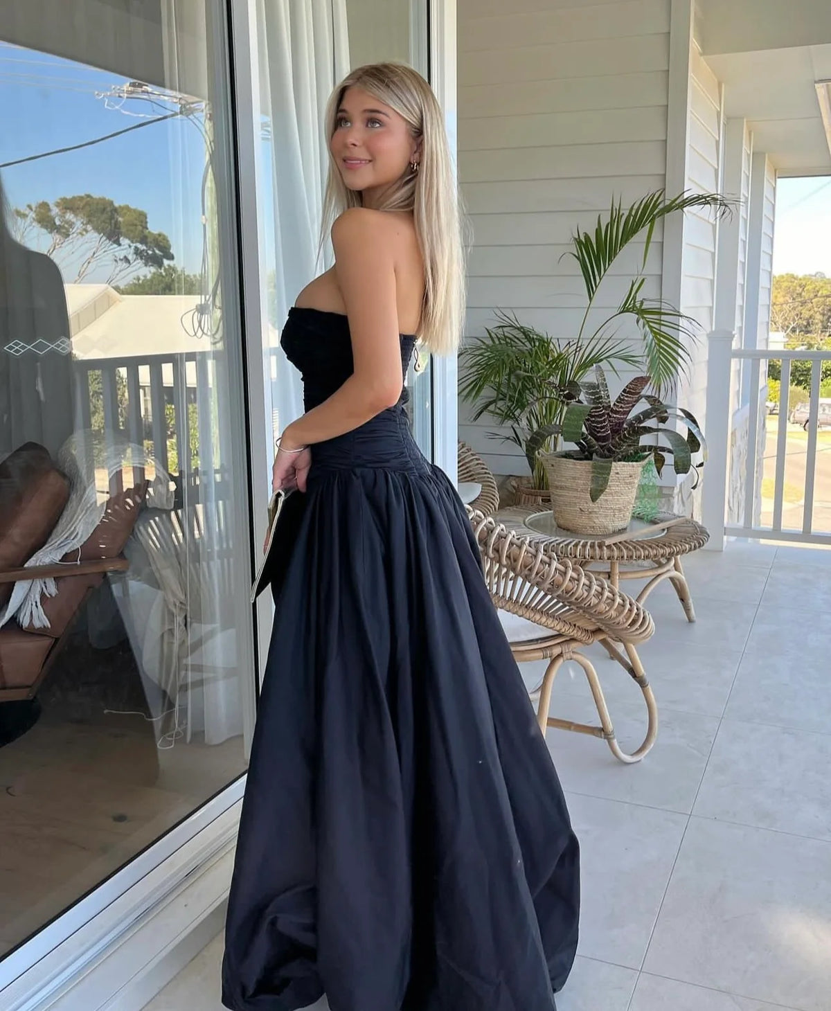 Violette Bubble Hem maxi in Black